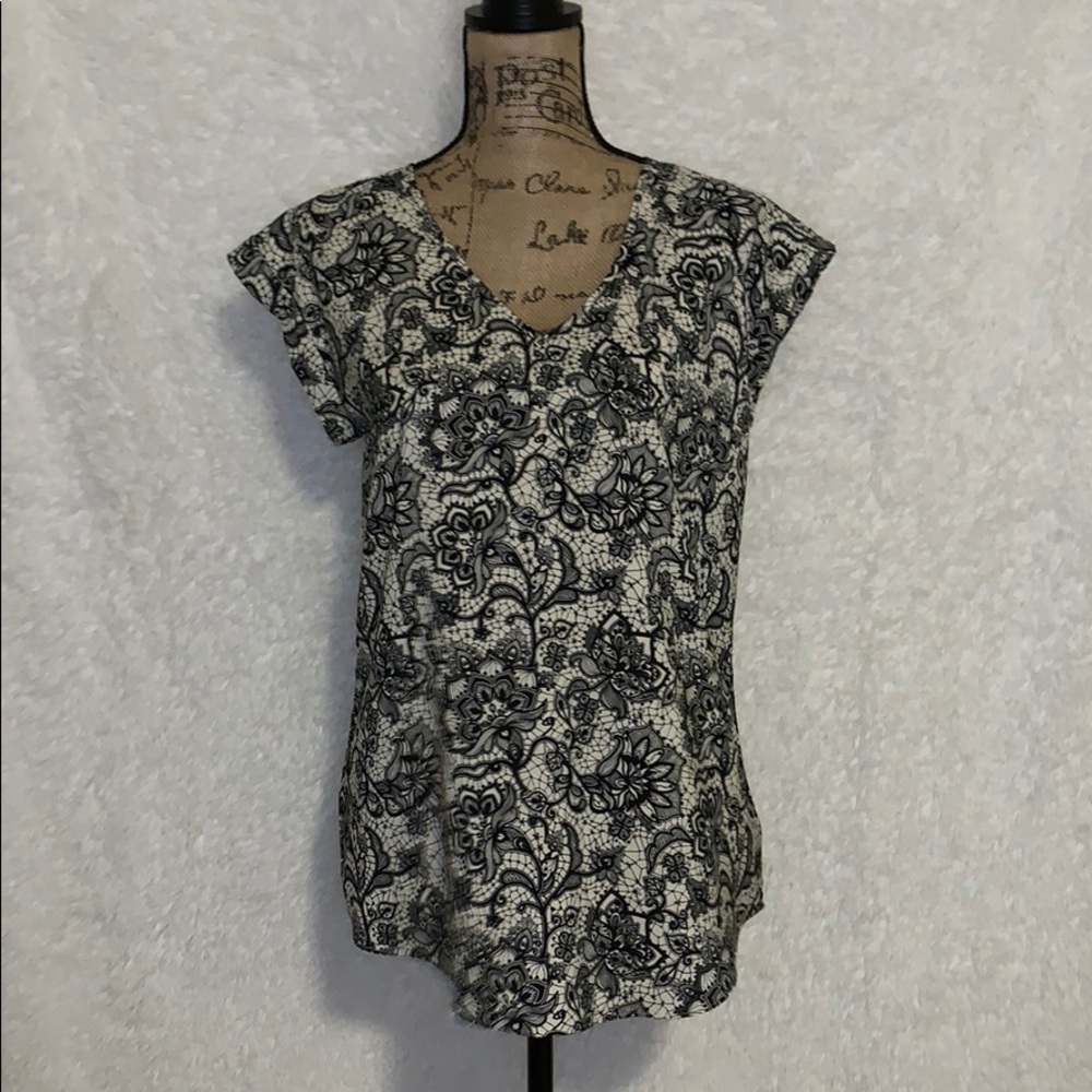 Express V-Neck Top Black Printed  SZ M